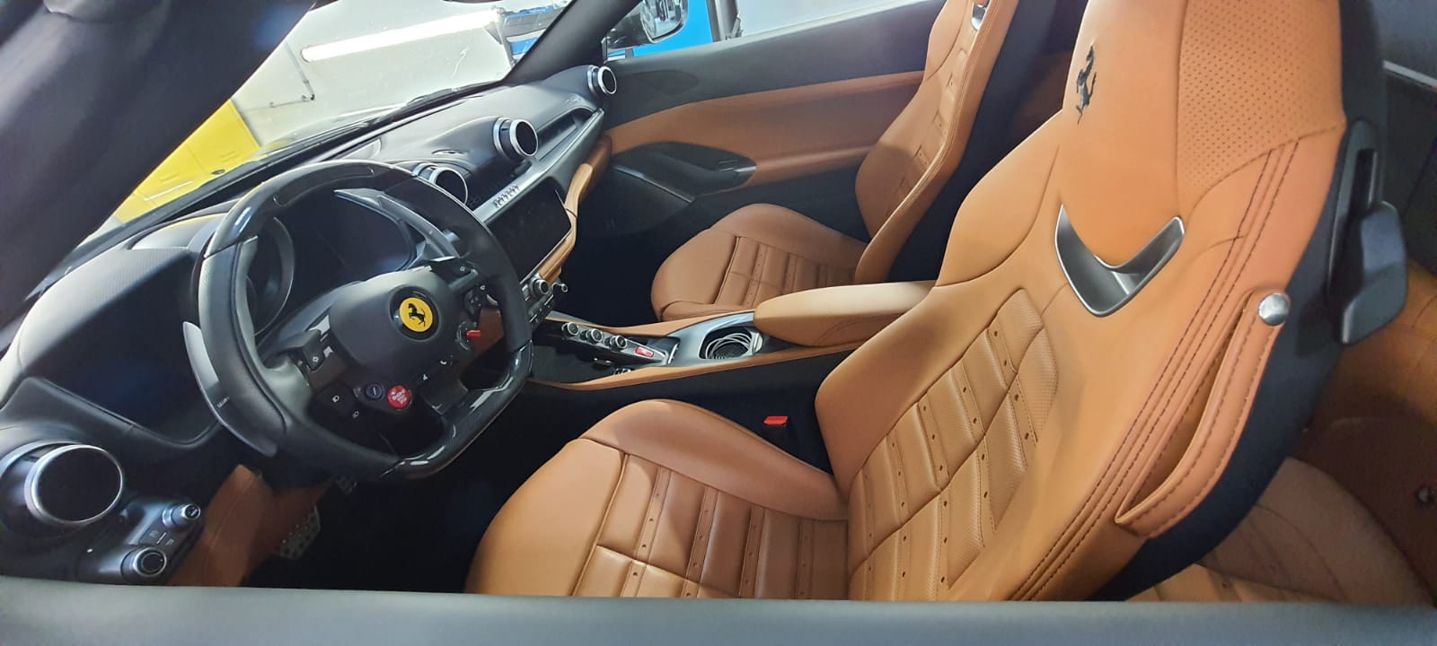 Nettoyage intérieur et extérieur Ferrari Portofino M
